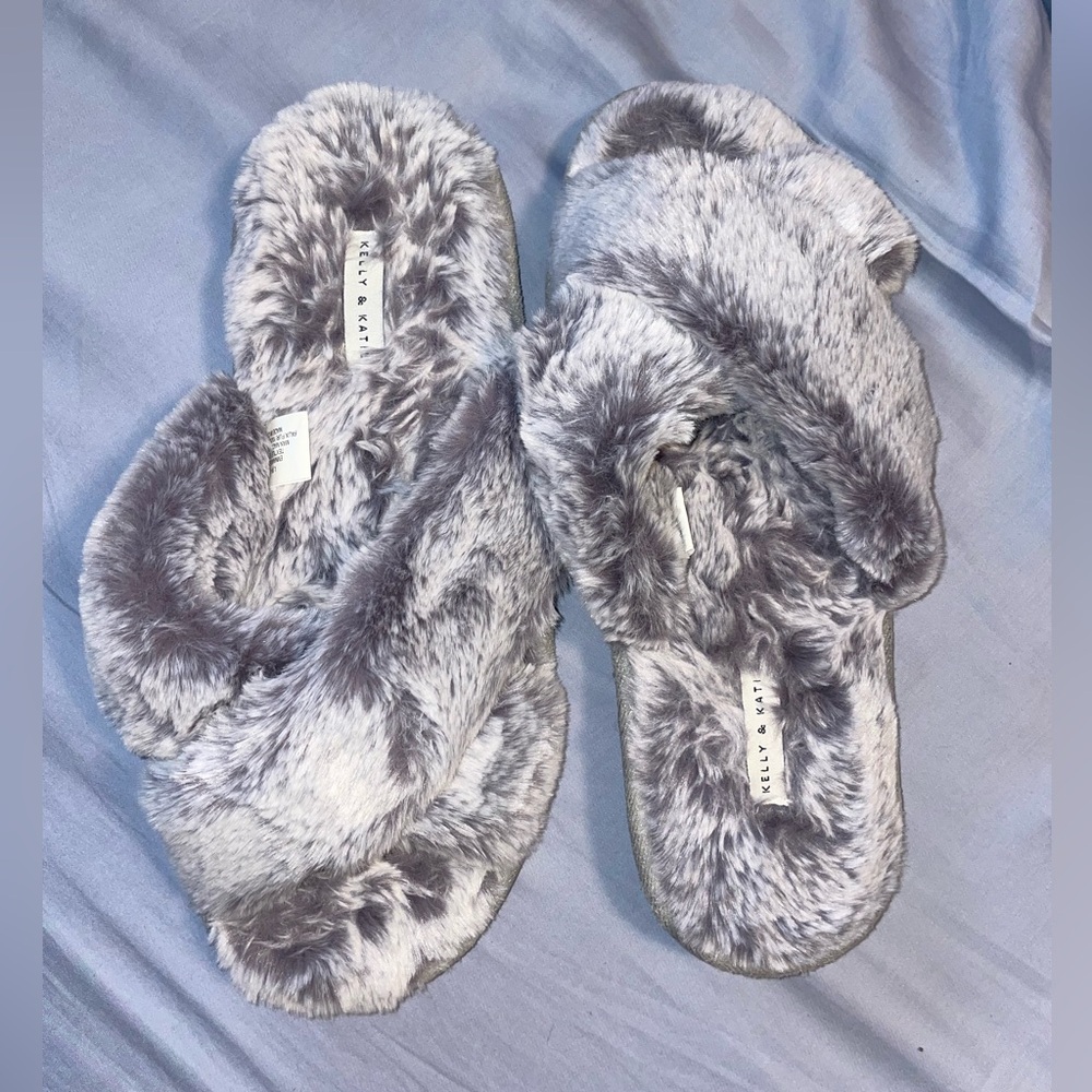 Gray Open Toe Slippers Women’s Size Large (9-10)